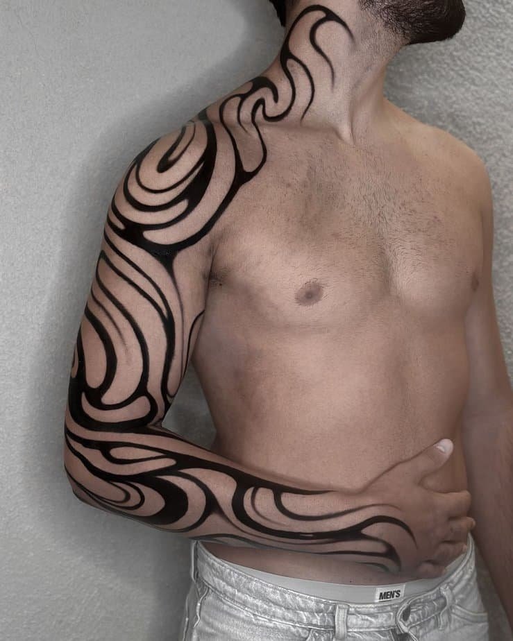 Shoulder to neck suminagashi sleeve wrapping into contours