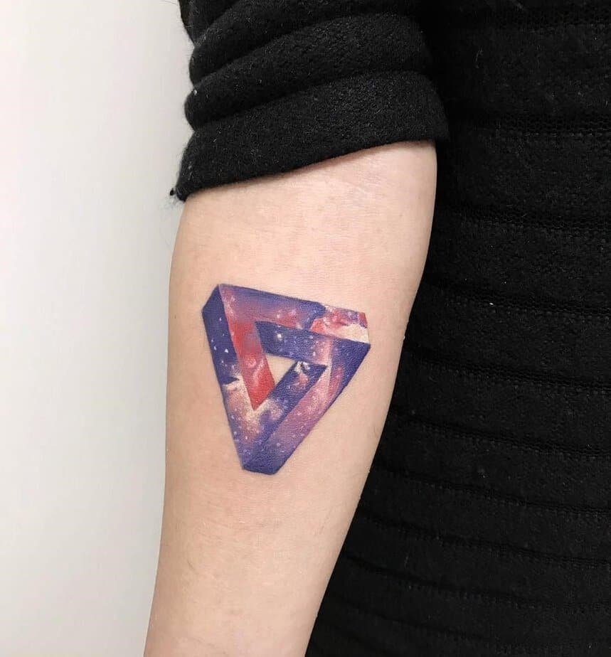 Penrose triangle filled with a cosmic explosion