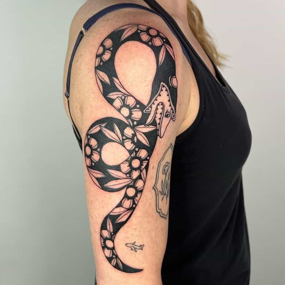 Floral-patterned sandworm