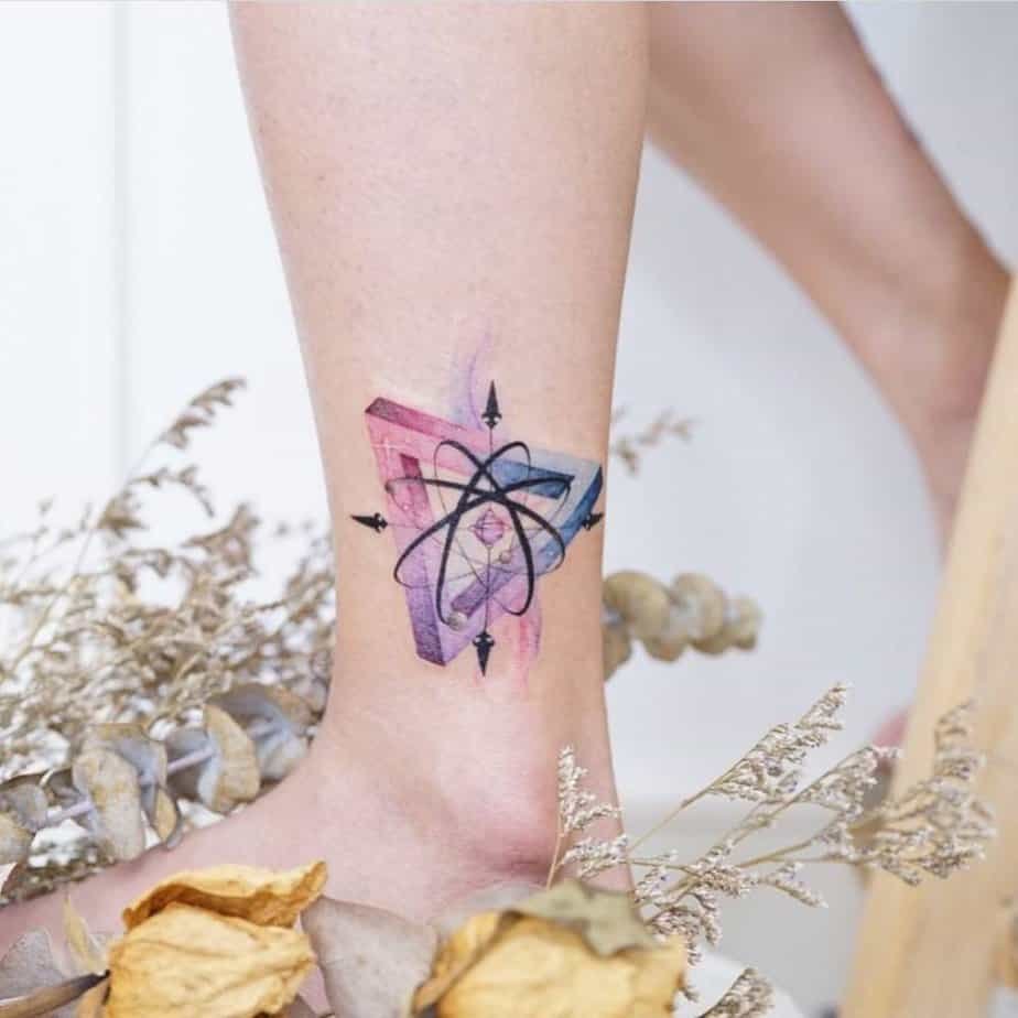 Cosmic Penrose triangle with an atomic motif