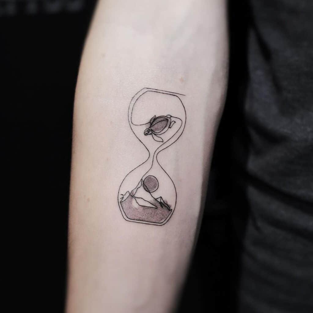 19. Dreamer’s window hourglass