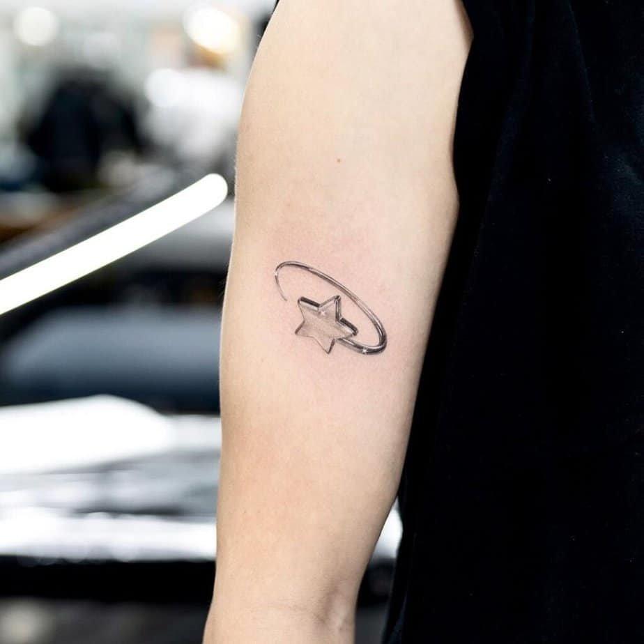 9. A chrome shooting star on the arm