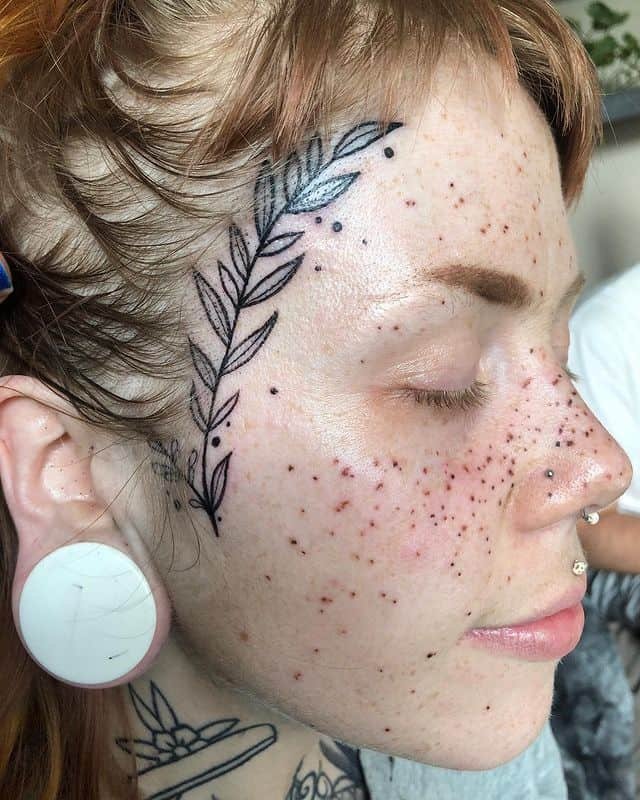 17. Beautiful hairline wreath