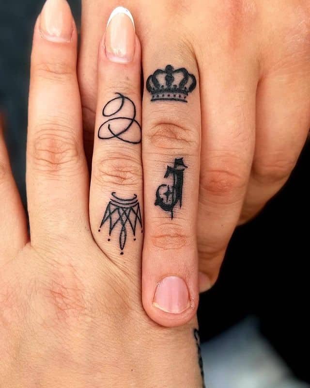 23. Powerful king & queen matching tattoos