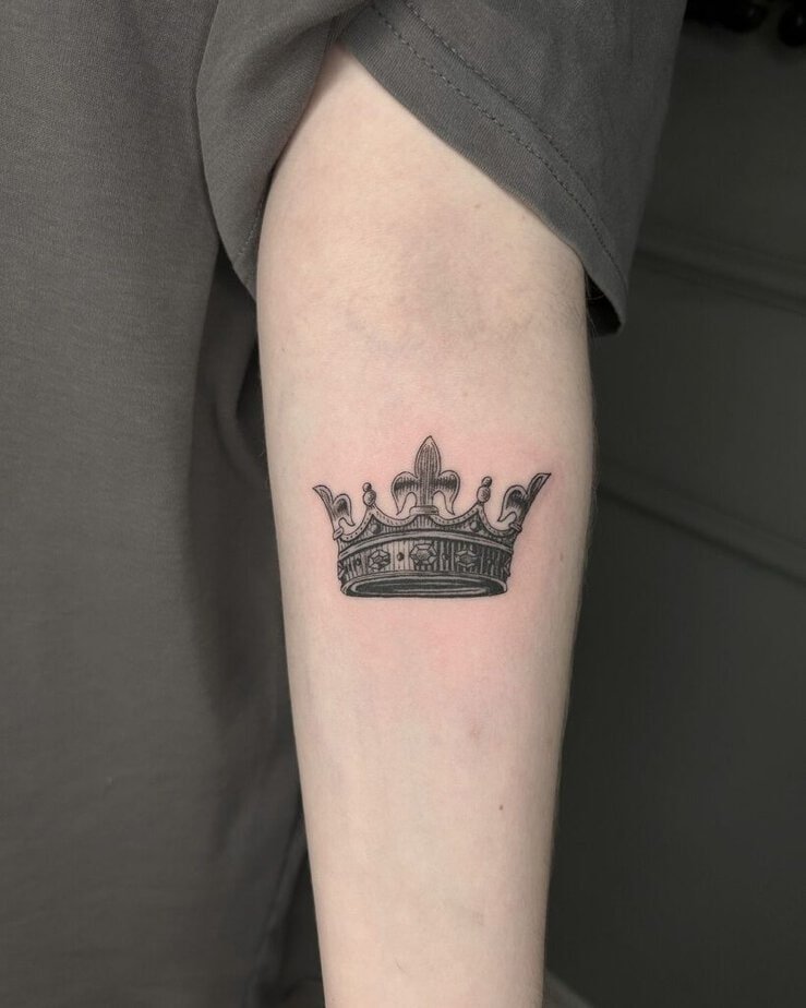 18. A simple crown tattoo on the forearm