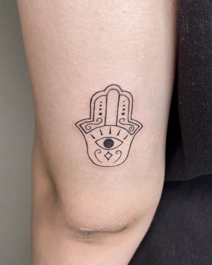 Simple hamsa hand with eye