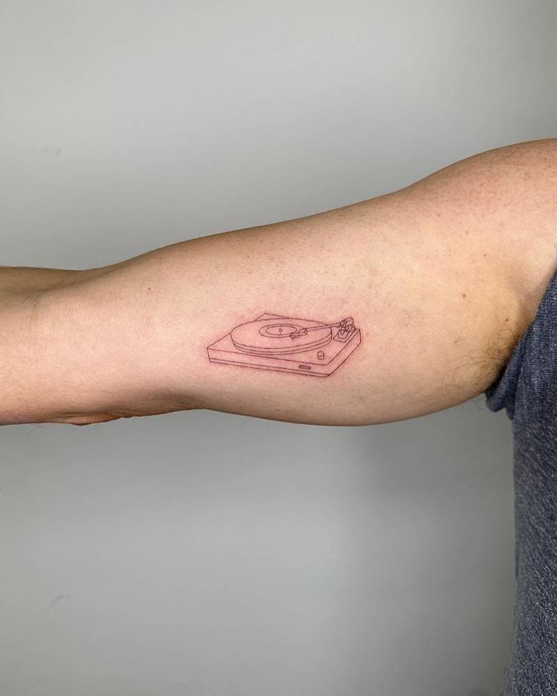 Gramophone with spinning record